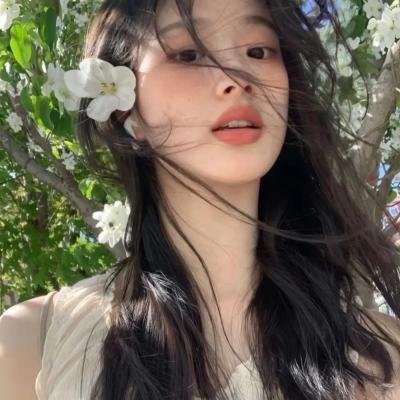穿警服的那些女孩儿 封面